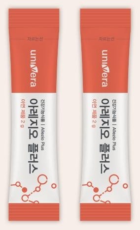 세로로 나란히 선 아레지오 플러스 스틱 2포. 스틱 글자: univera, 건강기능식품 | Allezio Plus, 아레지오 플러스, 아연 제품 2 g